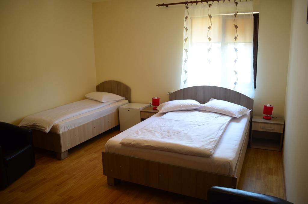 Pensiunea Sequoia Cluj-Napoca Extérieur photo